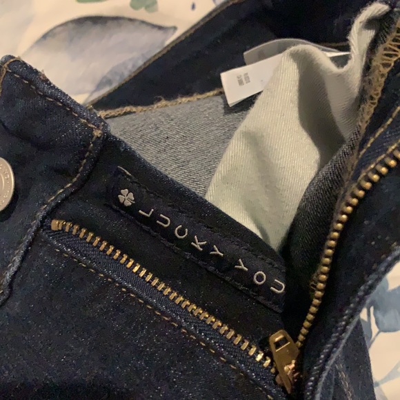 Low rise, dark distressed wash, boot cut, low rise Lucky jeans - Picture 5 of 5